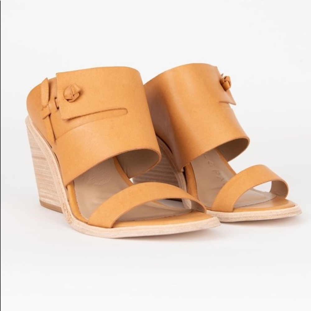 NWOB Wal & Pai Cole Wedge